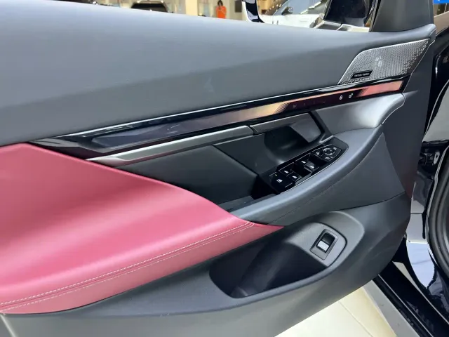 BMW 5 Series — Фото автомобиля 10