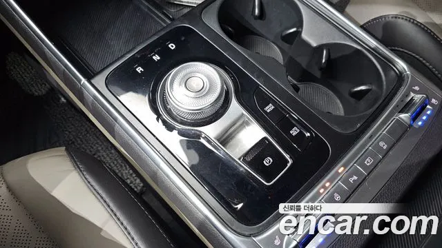 Kia Carnival Generation 4 — Фото автомобиля 12
