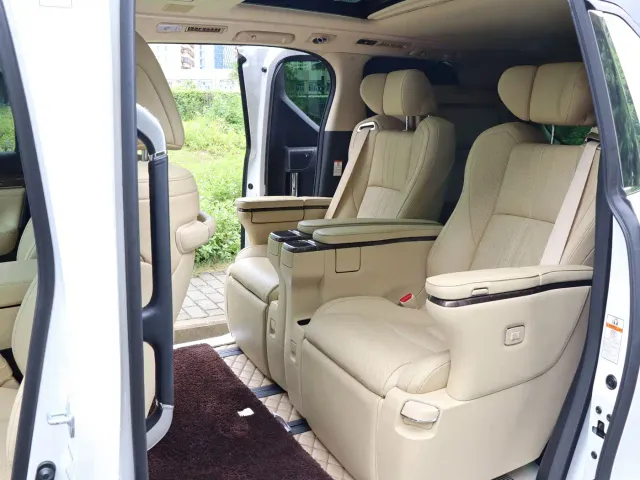 Toyota Vellfire — Фото автомобиля 12