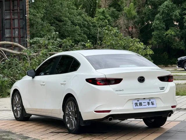 Mazda Axela — Фото автомобиля 7