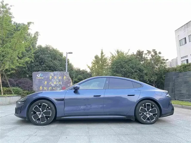 Xiaomi SU7 — Фото автомобиля 9