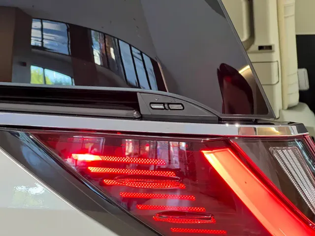 Lexus LM — Фото автомобиля 28