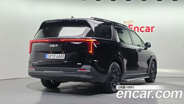 Kia Carnival — Фото автомобиля 2
