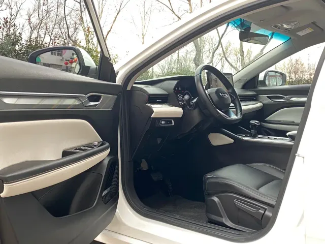 Geely Emgrand L — Фото автомобиля 8