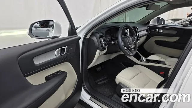 Вольво XC40 B4 Ultimate Bright — Фото автомобиля 8