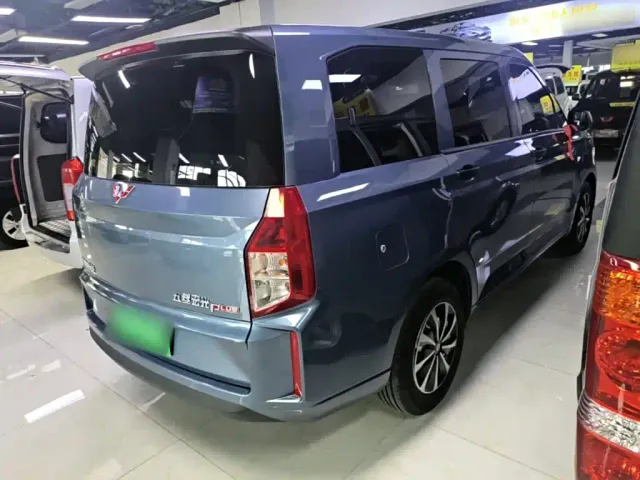 Wuling Hongguang Plus — Фото автомобиля 6