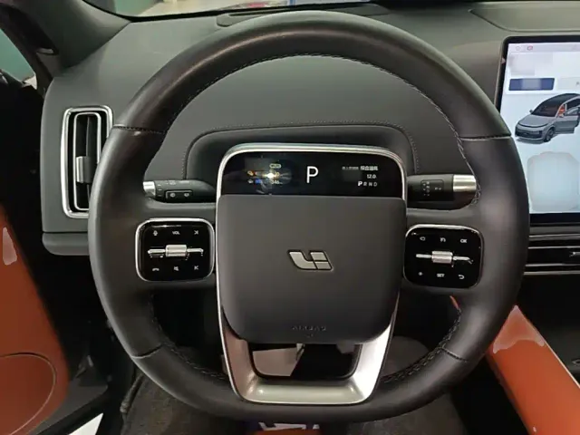 Li Auto L9 — Фото автомобиля 10