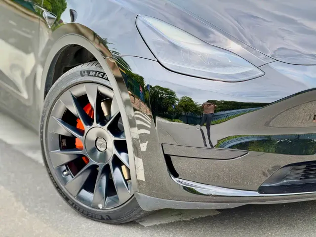 Tesla Model Y — Фото автомобиля 17