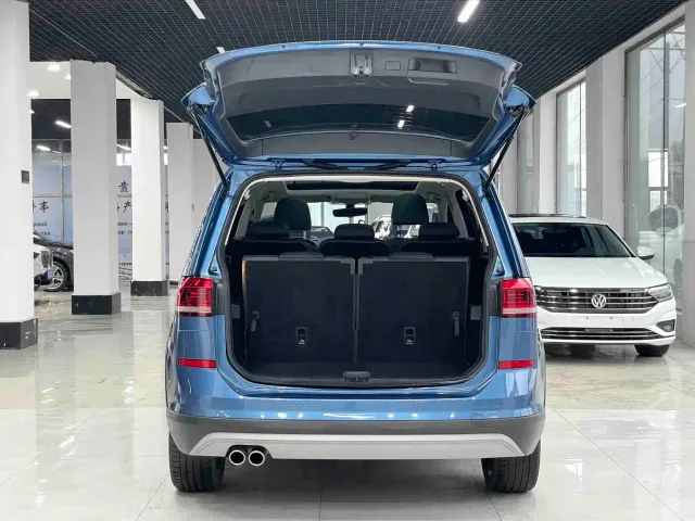 Volkswagen Touran — Фото автомобиля 18