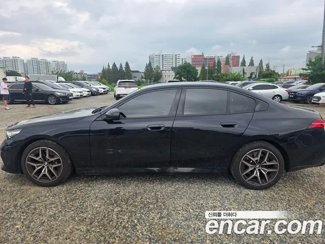 BMW 5 Series G60 — Фото автомобиля 3