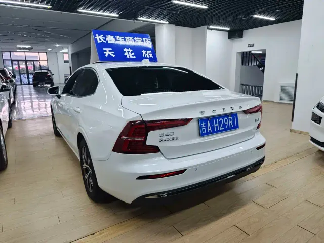 Volvo S60 — Фото автомобиля 7