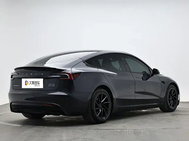 Tesla Model 3 — Фото автомобиля 3