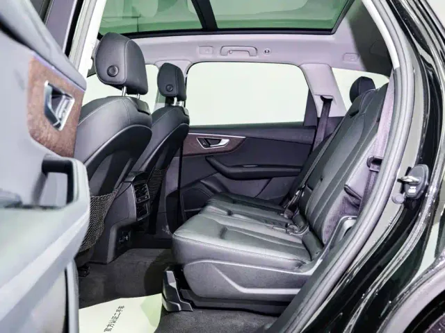 Audi Q7 — Фото автомобиля 16