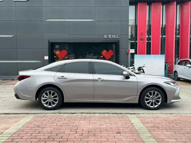 Toyota Avalon — Фото автомобиля 3
