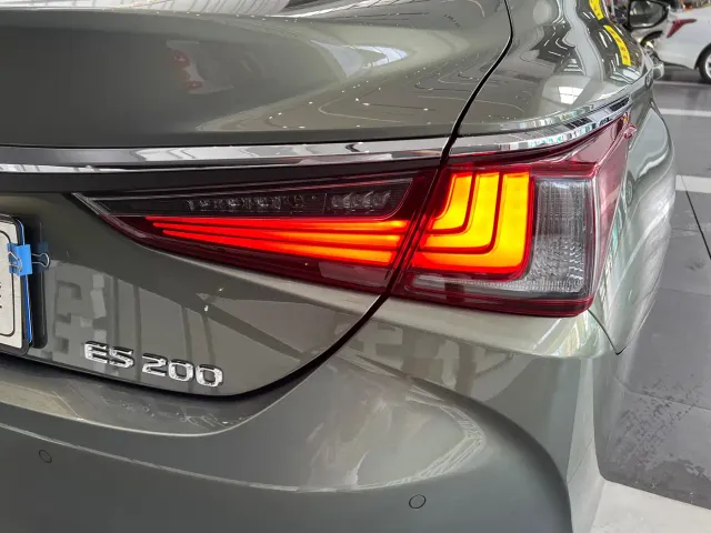 Lexus ES — Фото автомобиля 21