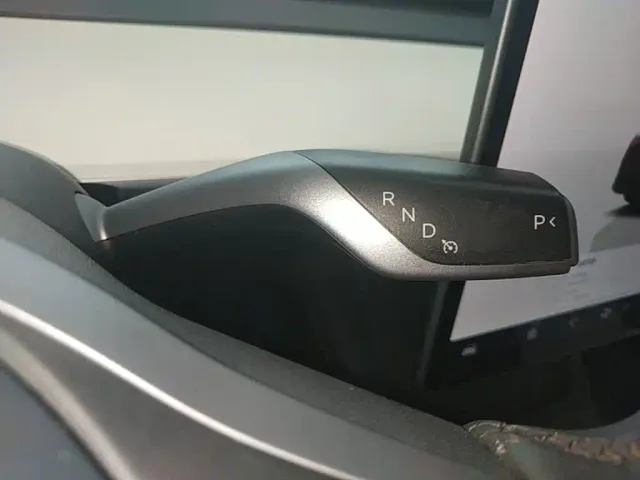 Tesla Model Y — Фото автомобиля 9