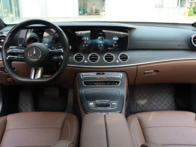 Mercedes-Benz E-Class — Фото автомобиля 5