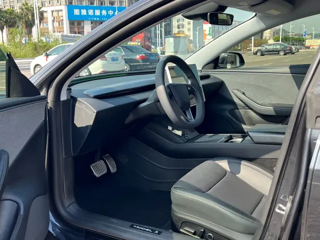 Tesla Model 3 — Фото автомобиля 8