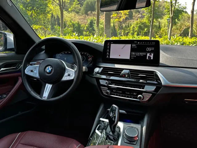 BMW 5 Series — Фото автомобиля 10