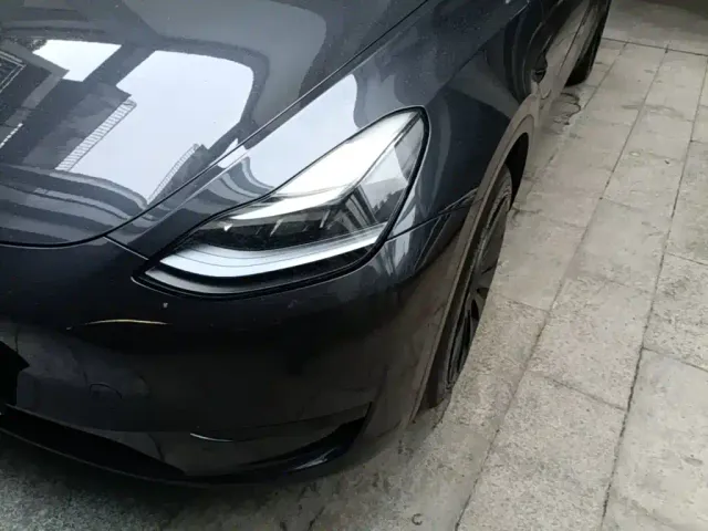 Tesla Model Y — Фото автомобиля 23
