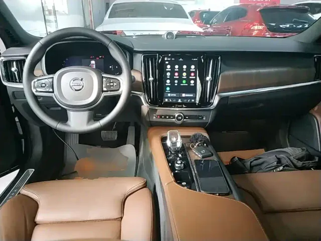 Volvo S90 — Фото автомобиля 9