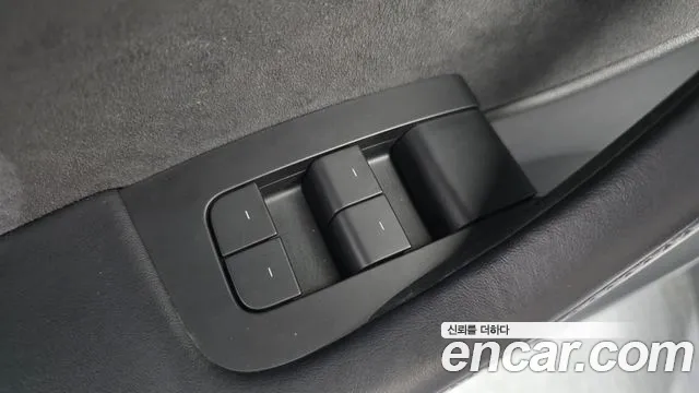 Tesla Model Y — Фото автомобиля 14