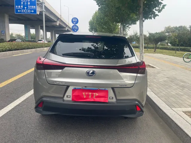 Lexus UX — Фото автомобиля 7