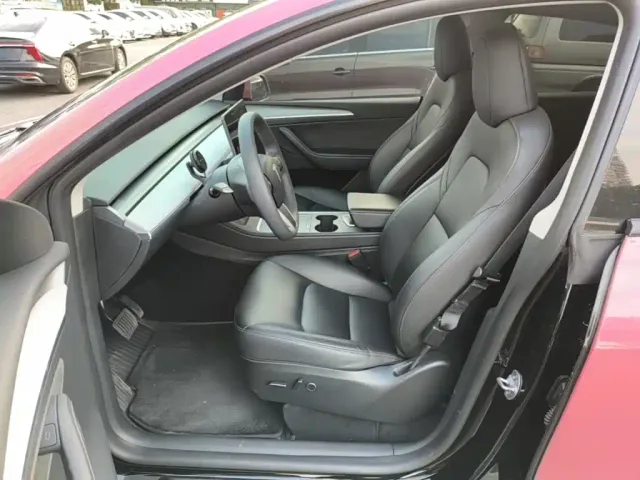 Tesla Model Y — Фото автомобиля 14