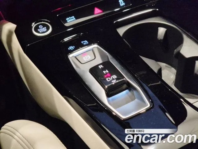 Audi Q6 e-tron — Фото автомобиля 19