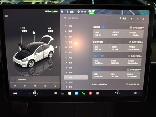 Tesla Model Y — Фото автомобиля 11