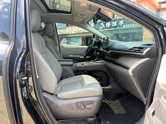 Toyota Granvia — Фото автомобиля 10
