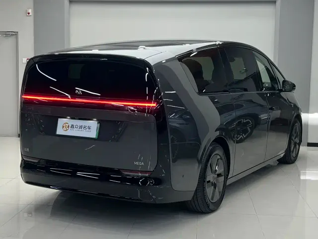 Li Auto MEGA — Фото автомобиля 20