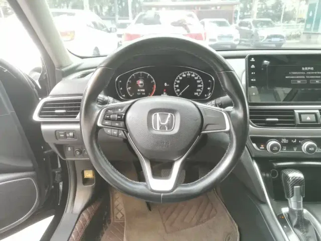 Honda Accord — Фото автомобиля 10