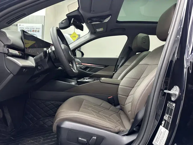 BMW 5 Series — Фото автомобиля 10