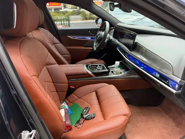 BMW 7 Series — Фото автомобиля 2