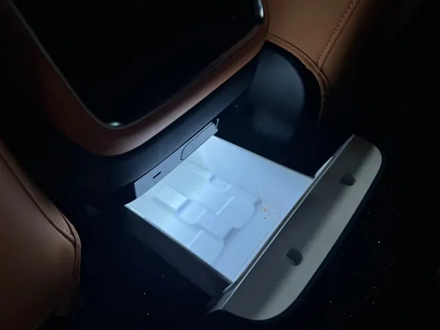 Xiaomi YU7 — Фото автомобиля 17
