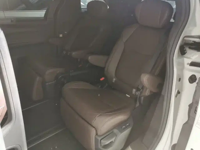 Toyota Sienna — Фото автомобиля 16