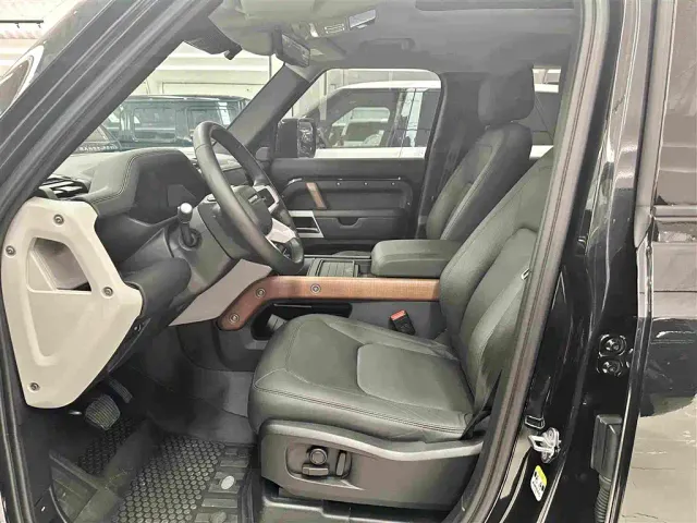 Land Rover Defender — Фото автомобиля 11