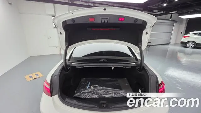 Mercedes-Benz E-Class — Фото автомобиля 19