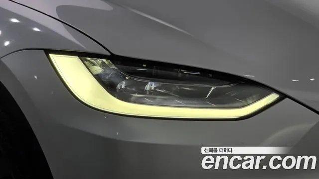 Tesla Model X — Фото автомобиля 22