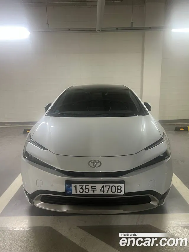 Toyota Prius Generation 5 — Фото автомобиля 3
