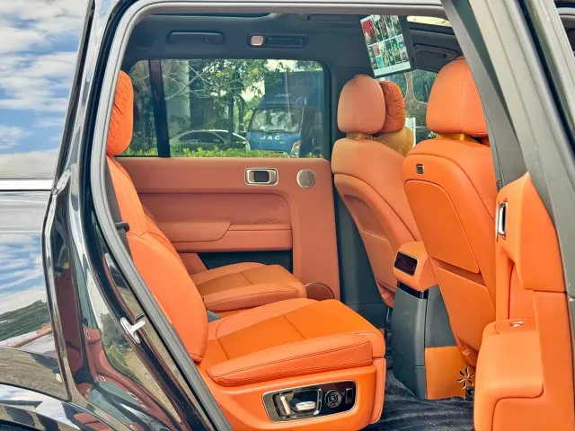 Li Auto L9 — Фото автомобиля 10