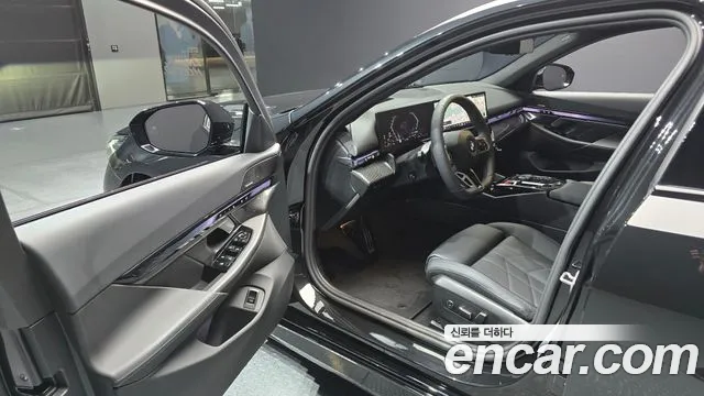 BMW 5 Series G60 — Фото автомобиля 10