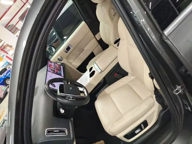 Li Auto L8 — Фото автомобиля 14