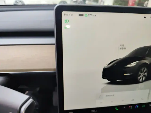 Tesla Model Y — Фото автомобиля 12