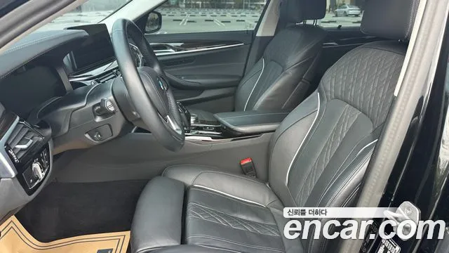 BMW 5 Series G30 — Фото автомобиля 11