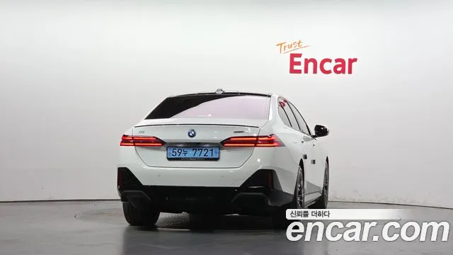 BMW i5 G60 — Фото автомобиля 4