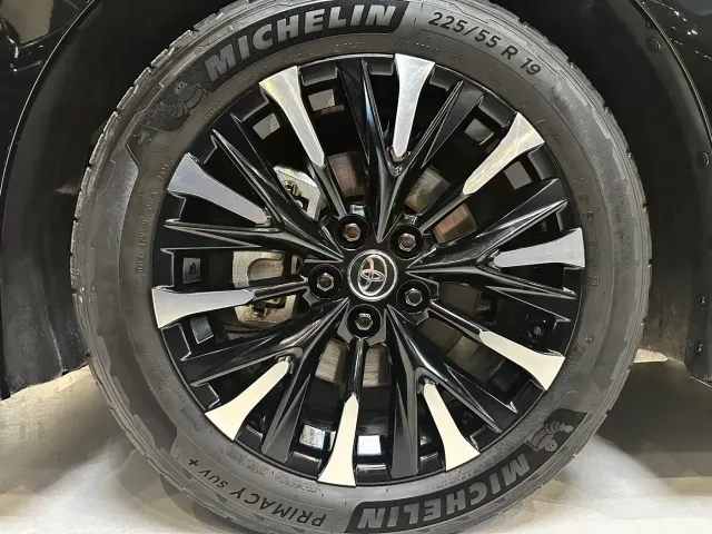 Toyota Alphard — Фото автомобиля 24