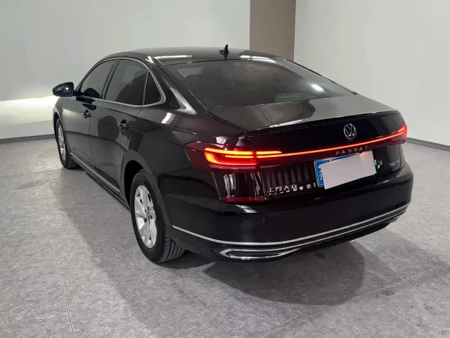 Volkswagen Passat — Фото автомобиля 5