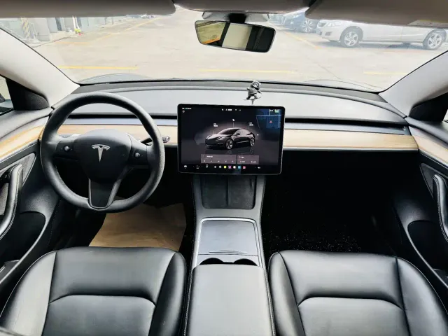 Tesla Model 3 — Фото автомобиля 13